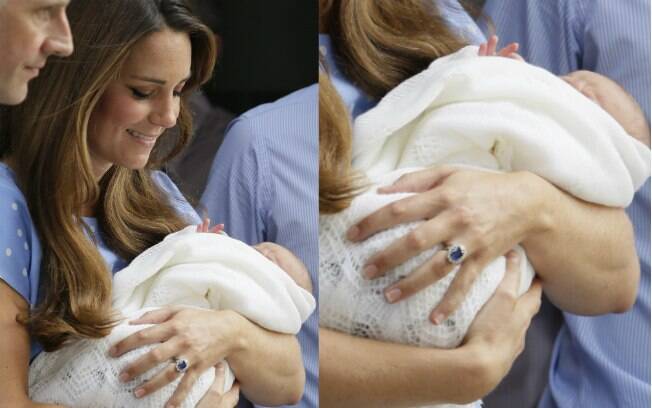 Kate Middleton deixa o hospital com o filho nos braços nesta terça-feira (23)
