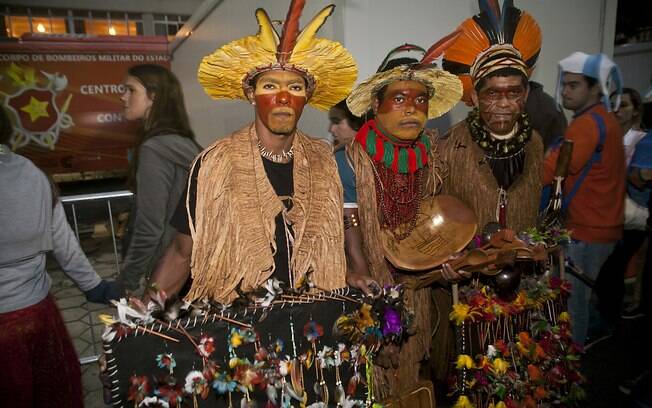 Na festa de Acolhida do papa Francisco, os índios Pataxó: Pageci, Arapaú e Pagé Turê