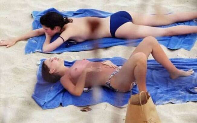 Um paparazzo postou a foto de Natalie Portman fazendo topless em sua página do twitter: 'Bom jeito de começar o dia', disse