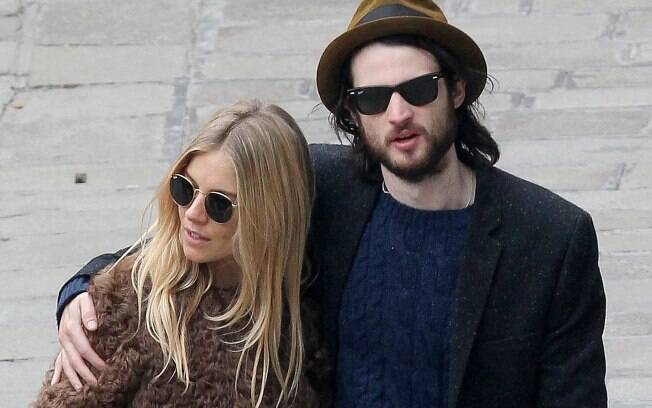 Sienna Miller e Tom Sturridge: novos papais do pedaço