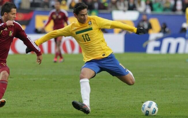 Ganso foi chamado para a vaga do lesionado Kaká