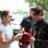 Em sua visita ao Rio, Robert Downey Jr. assina o capacete do personagem Homem de Ferro para uma fã na porta do hotel. Foto: Ag News
