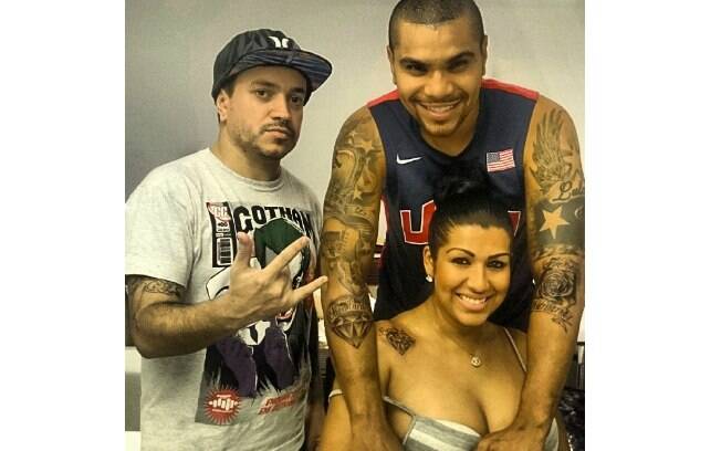 Naldo e Mulher Moranguinho tatuam diamantes iguais