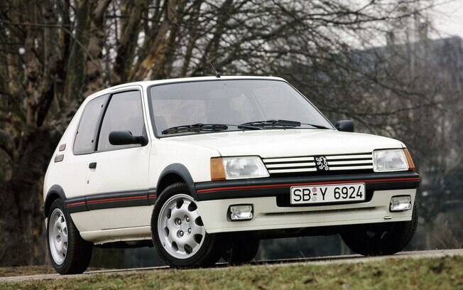 Peugeot 205 GTI impressionou pelo desempenho desde quando foi lançado, em 1984