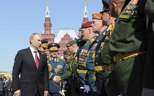 Putin faz primeira visita à Crimeia após anexação para celebrar o Dia da Vitória