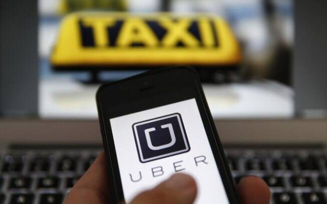  The Uber is the main target of the protest that taxi drivers are performing on Friday. Hall says application service is illegal 
