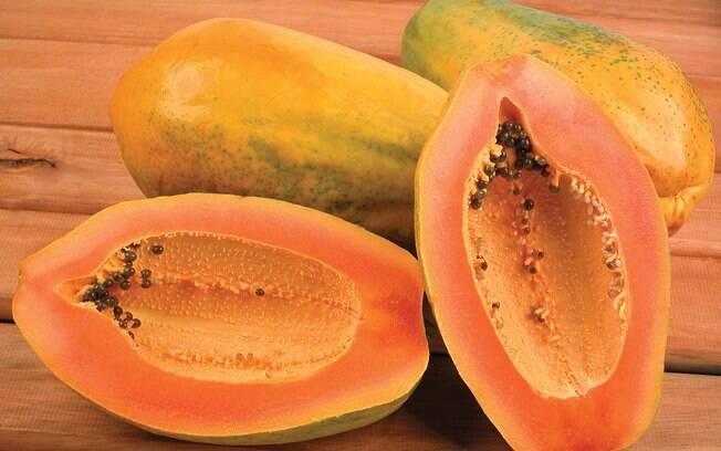 Mamão papaia: contém o carotenoide licopeno. Foto: Getty Images