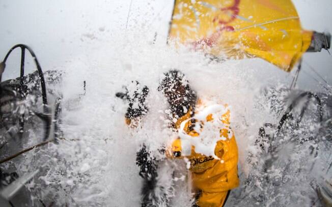 O barco da equipe Abu Dhabi segue firme rumo à vitória da primeira etapa da Volvo Ocean Race