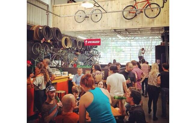 O Ciclo Urbano é mais um bike café, mas o lucro maior vem da oficina e dos produtos da bicicleta. Foto: Divulgação