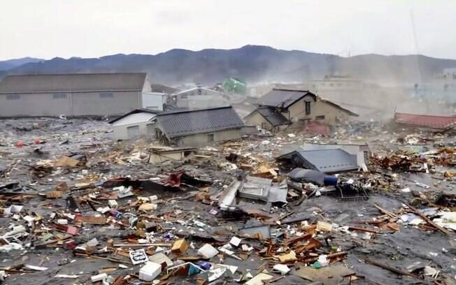 Destroços tomaram conta de cidade da Indonésia após tsunami de 2004 (arquivo). Foto: Reprodução/Youtube