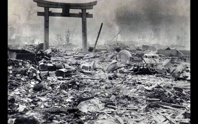 Devastação na cidade de Hiroshima após a queda da bomba nuclear, em agosto de 1945