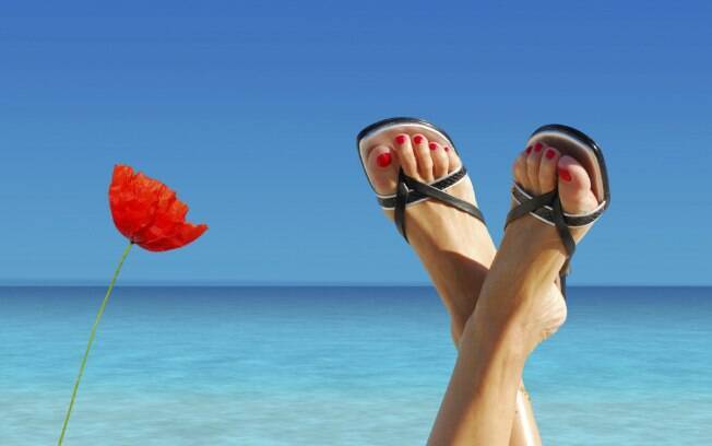 Principalmente no verão, use sapatos arejados. Foto: Thinkstock