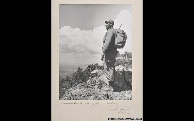 Uma rara coleção de fotos antigas tem imagens de Che Guevara e Fidel Castro. No lote inclui uma famosa foto de Fidel nas montanhas, de 1962