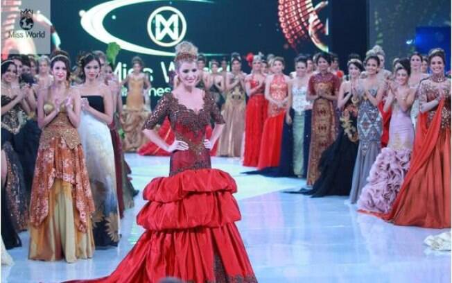 A Miss Mundo Brasil desfila