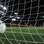 Goleiro Eduardo lamenta ao sofrer gol de Van der Vaart. Foto: AFP