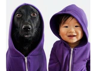 O bebê Jasper tem 10 meses e a cadela Zoey tem sete anos