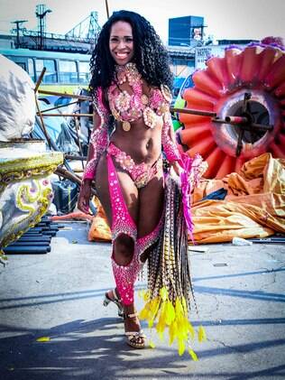 Alessandra Vânia, candidata da Rosas de Ouro à Corte do Carnaval Paulistano
