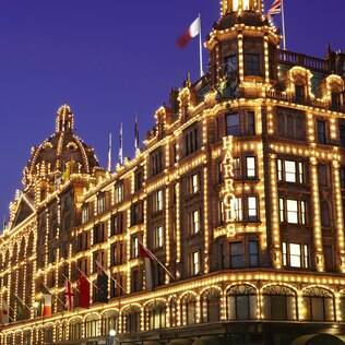 Até a rainha Elizabeth II faz compras na Harrods