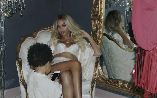 Blue Ivy acompanha a mamãe, Beyoncé em ensaio fotográfico