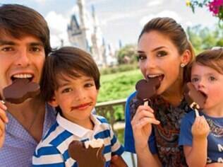 Kaká, Carol Celico e os filhos
