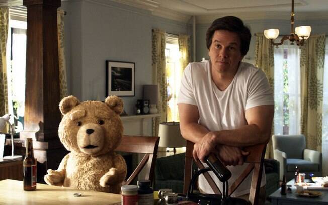 Mark Wahlberg com a estrela de 'Ted'