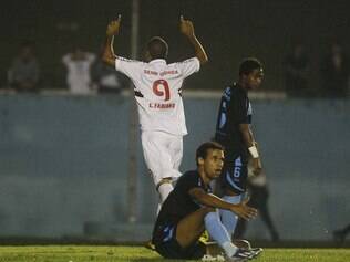  Luis Fabiano marca e São Paulo vence