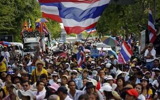Confronto entre polícia e manifestantes deixa cinco feridos na Tailândia