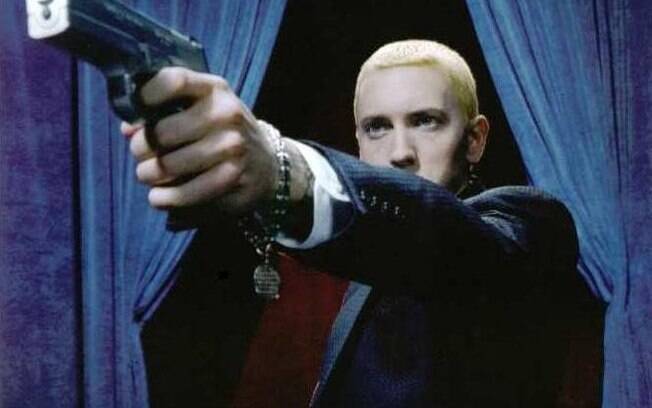 O rapper Eminem foi preso em 2000 por apresentar uma arma descarregada ao irmão de uma fã