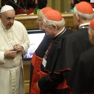 Papa Francisco em reunião com bispos do mundo todo reunidos no Vaticano no último dia 6 de outubro