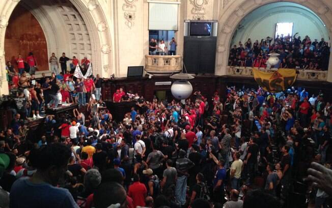 Servidores protestaram semana passada contra as medidas propostas pelo governador, consideradas 