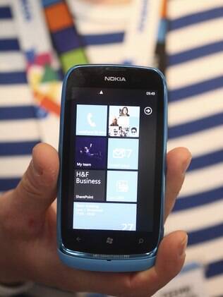 Lumia 610, da Nokia, é aposta em Windows Phone com preço mais baixo