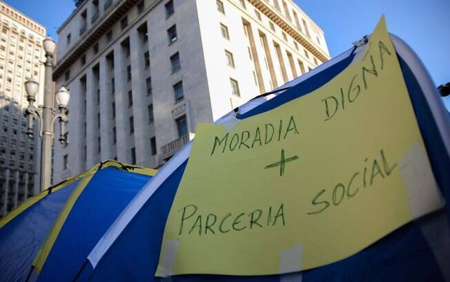 Grupo acampou em frente à prefeitura para reivindicar a construção de moradias, em 2013