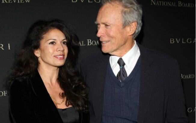 Após 17 anos, Clint Eastwood (83 anos) e Dina Ruiz Eastwood (48) confirmaram o fim do casamento nesta quinta-feira (29)