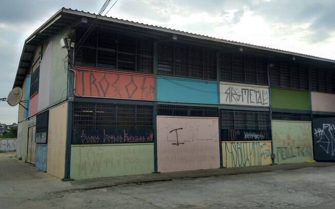 FALTA DE INFRAESTRUTURA - Mesmo em SP, um dos Estados mais ricos do País, a rede estadual ainda tem escolas feitas de lata. Foto: Bárbara Libório/iG São Paulo