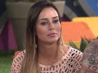 Letícia é apontada como traidora