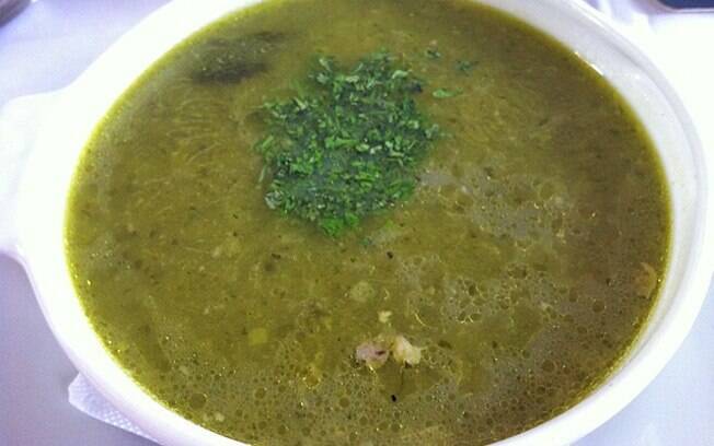 Sancocho, a sopa tradicional colombiana com carne e legumes, é consumida até no café da manhã
