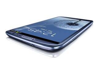 Galaxy S III é fino e leve, mas tamanho grande pode incomodar alguns usuários