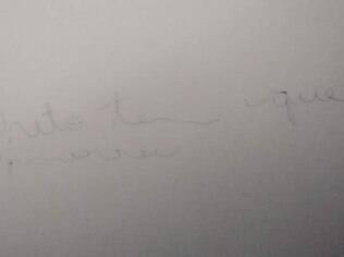 Pichação em banheiro da USP Leste diz