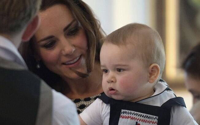 Kate Middleton e o filho, o príncipe George, recebem visita na sede do governo de Wellington, Nova Zelândia