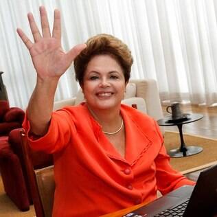 Dilma mandou um high five para os internautas, durante bate-papo que discutiu o Marco Civil da Internet