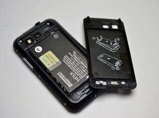 Bateria ocupa boa parte do corpo de um smartphone