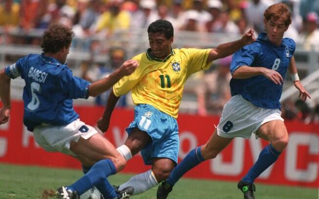 Um Brasil x Itália assim, com as seleções usando seus uniformes tradicionais, como o da final da Copa de 1994, não vai se repetir em 2014 - Mike Hewitt/Getty Images