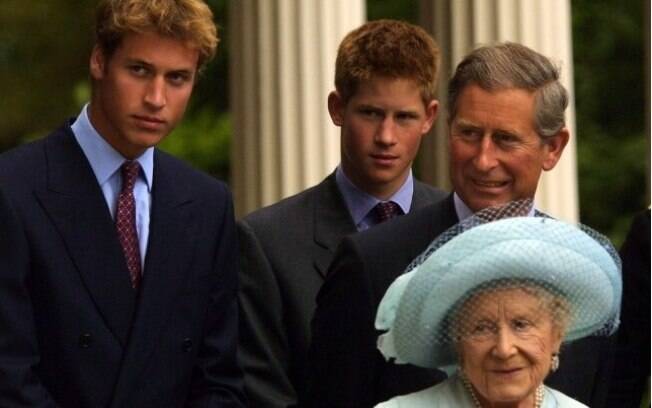 William e Harry já mais velhos, em foto nos anos 1990