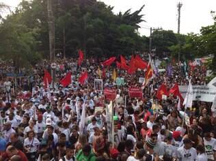 Professores da rede estadual de São Paulo estão em greve desde o último dia 13 de março