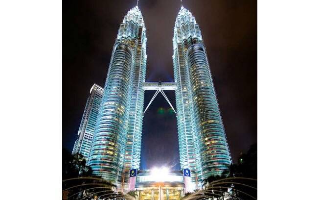 Petronas Twin Towers (Malásia), 451,9 metros Petronas Twin Towers (Malásia), 451,9 metros