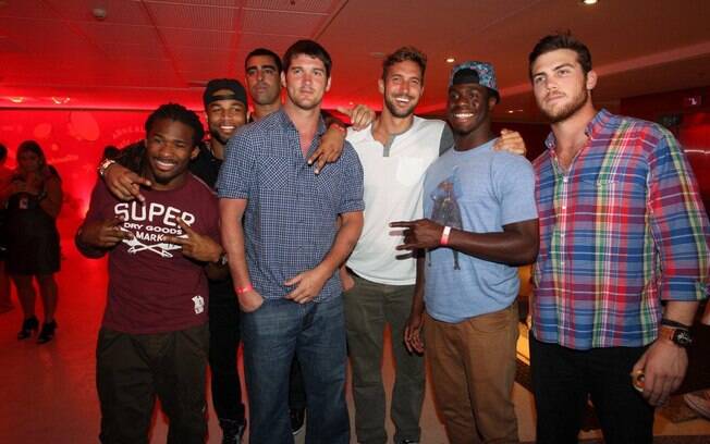 Os jogadores do SuperBowl Breno Giacomini, Marshawn Lynch, Cooper Helfet, Golden Tate, Sidney Rice e Russel Okung