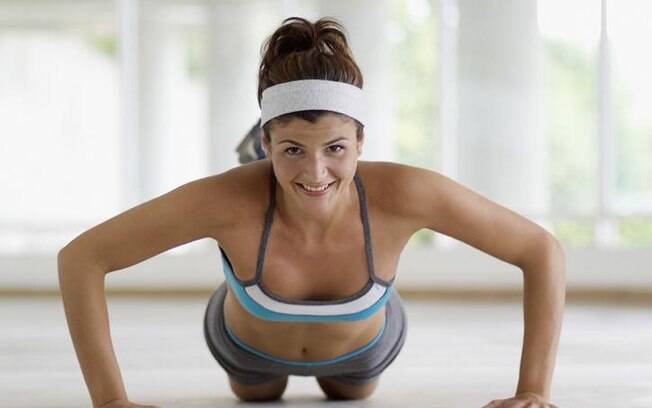 Treino em casa pode ser uma ótima alternativa para entrar em forma sem gastar