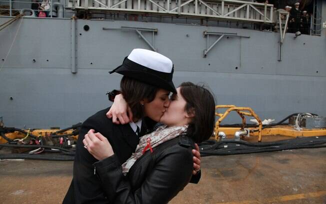 Mulheres Protagonizam Primeiro Beijo Gay Da Marinha Dos Eua Mundo Ig