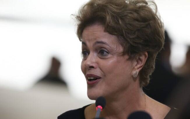 Pedido de impeachment de Dilma foi feito por juristas e acatado pelo presidente da Câmara