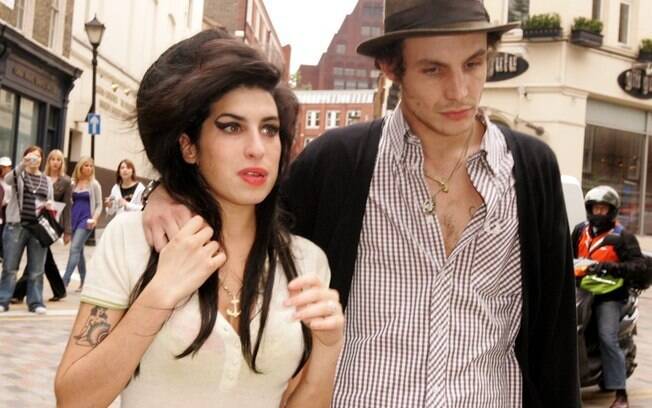 Amy Winehouse acabou sendo vencida pelas drogas, mesmo após a insistência do marido, Blake Fielder-Civil, para ela se tratar